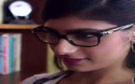 Mia Khalifa entrando em ação no melhor da putaria