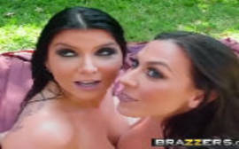 Brazzers porn morenas lindas se pegando no jardim