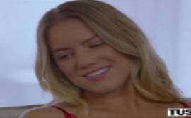 Loirinha linda do sorriso gracioso querendo uma pistolada bem foda no porno do spankbang