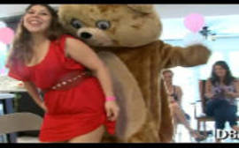 Sexo louco com o boneco de pelucia