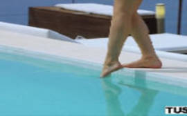 Sexo louco demais com o massagista na frente da piscina do spankbang