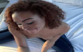 Iporno com a negra sem vergonha da porra mostrando que sabe lamber uma pica na boa foda