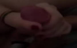 Novinha tocando uma para seu namorado