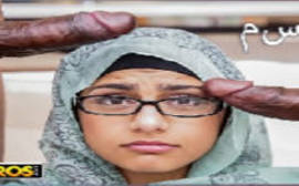 Novinhas porno com Mia Khalifa lambendo dois pintos pretos com tudo