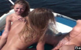 Novinhas transando no barco trio de safadinhas gostosas