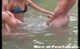 Porno amador de um menino comendo suas primas no interior