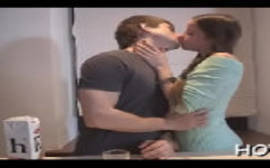 X beeg com novinha dando gostoso no sofá para dois primos