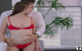 Baixinha toda magrinha de ninfeta dando bem gostoso o cuzinho