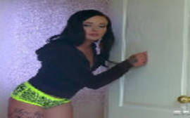 Brazzers da novinha chegando no quarto para lamber a pica de seu primo