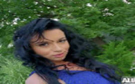 Free porn com a morena que adora coçar a xoxota ao ar livre antes de entrar para dentro de casa e dar a buceta