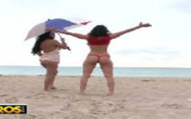 Gostosas safadas metendo com o desconhecido na praia