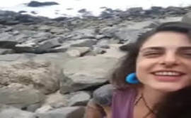Mamando a piroca do amigo na beira da praia