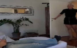 Marido gozando no cuzinho da esposa gostosa e safada