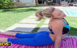 Mia Malkowa dando bem gostoso depois de uma aula de yoga