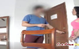 Morena obediente fode gostoso com o cara