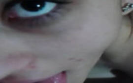 Novinha gostosa bem vagabunda tomando gozada na boca