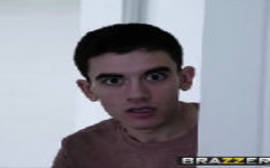 Novinho bem dotado da brazzers comendo uma negra gostosa