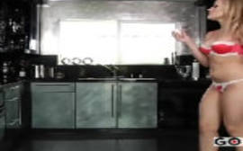 Porn tub com o camarada pegando a loirinha gostosa da porra para foder com ela no meio da cozinha