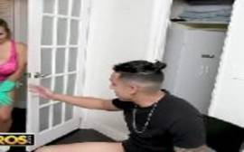 Porno adoleceste com a latina peituda entrando na vara em um video de sexo