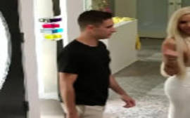 Redtue com loira peituda da porra transando com um novinho bem dotado
