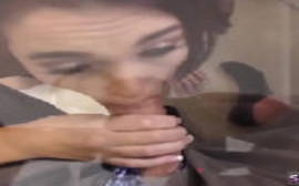 Sexy tube dessa gatinha assanhada devorando a pica grande e grossa do maluco bem dotado do porno doido