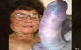 Velha safada se masturbando muito gostoso