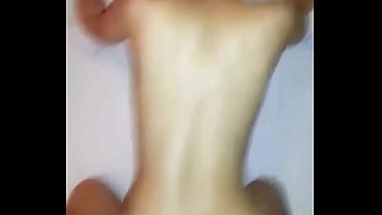 Bem dotado pegou a novinha gostosa de jeito e mandou a piroca