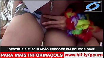 Corno todo feliz filmando sua esposa gostosa sendo fodida pelo seu amante dotado