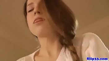 Jovem de 18 anos dando aula de sentada