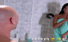 Byceta gostosa de uma morena deliciosa da porra dando para um careca que tem cara de escroto