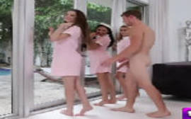 Grupal com trio de novinhas safadas metendo muito gostoso