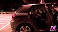 Novinha fazendo suruba dentro do carro