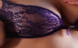Tubidy sex com a morena novinha dos peitos grandes brincando com a periquita