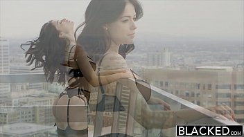 A melhor boa foda de sexo interracial de uma novinha sapeca dando a pepeca rosadinha