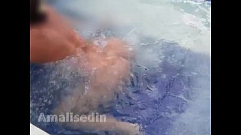 Caiu na net uma linda carioca do rabão grande
