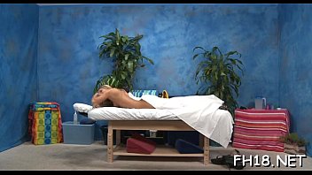 Massage porn hd com a loirinha bem tesuda de quatro tomando vara na xoxota