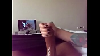 Minha namorada é viciada no pau desse amigo