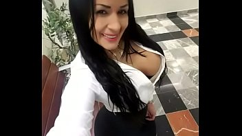 Perdeu o celular e caiu na net sentando bem gostoso na rolinha do filho da puta em um sexo caseiro