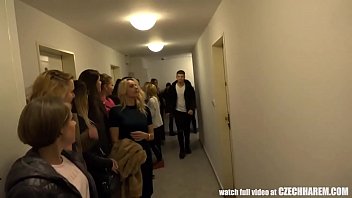 Safadas combinando uma boa foda com um cara bem dotado da porra da brazzers