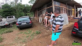 Coroas flagram caminhoneiro na rua batendo punheta no caminhão
